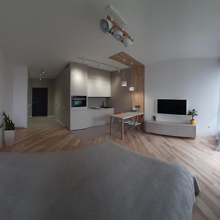 Appartamento Новая Эко-Квартира У Метро Славутич Kiev Esterno foto