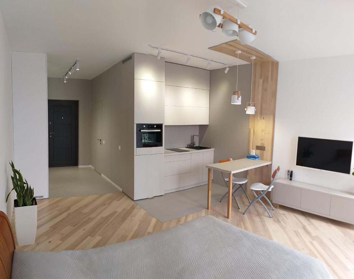 Appartamento Новая Эко-Квартира У Метро Славутич Kiev Esterno foto